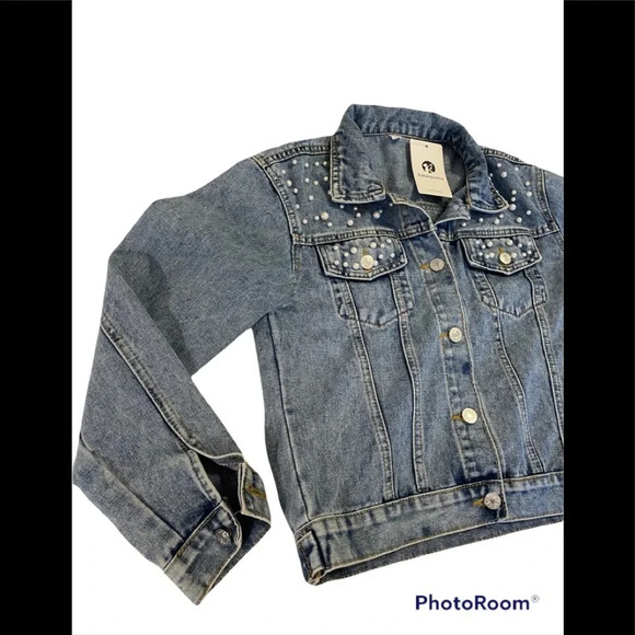 NWT Cropped Denim Jean Jacket With Pearl Bead Accents Sz M - Picture 2 of 7